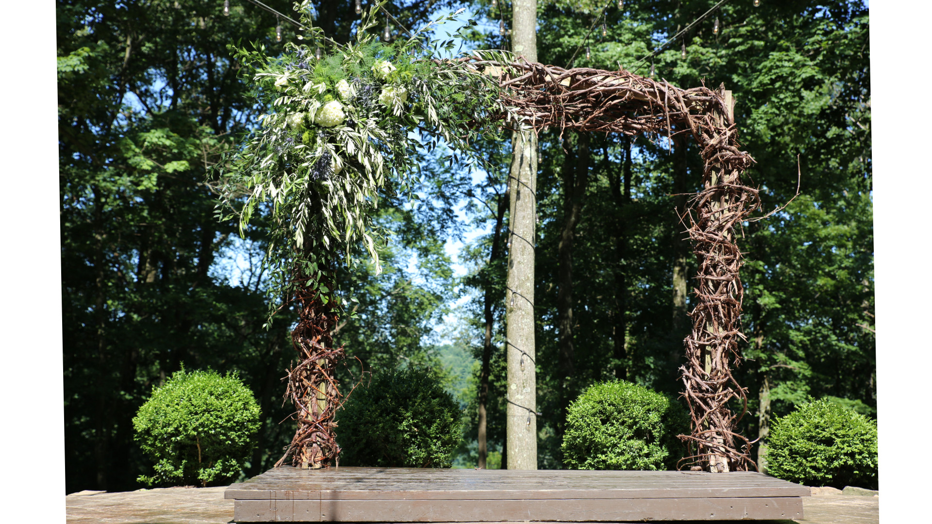 The Grand Barn At The Mohicans Botanica Columbus Wedding Florist